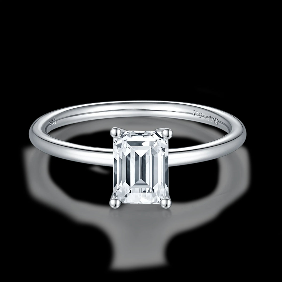 Lumière Solitaire Ring