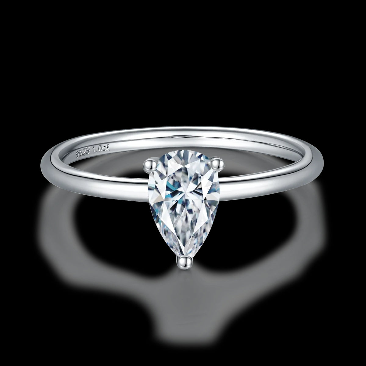 Lumière Solitaire Ring