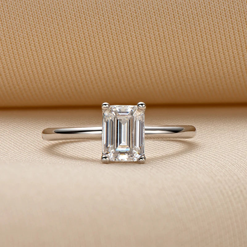 Lumière Solitaire Ring