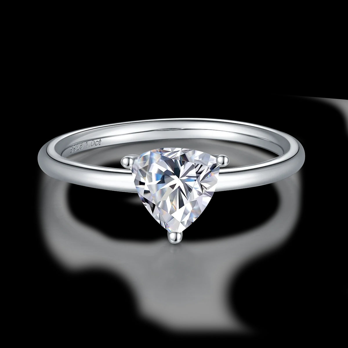 Lumière Solitaire Ring
