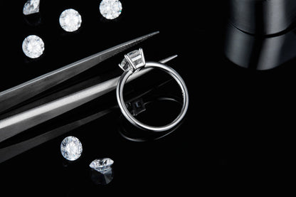 Lumière Solitaire Ring