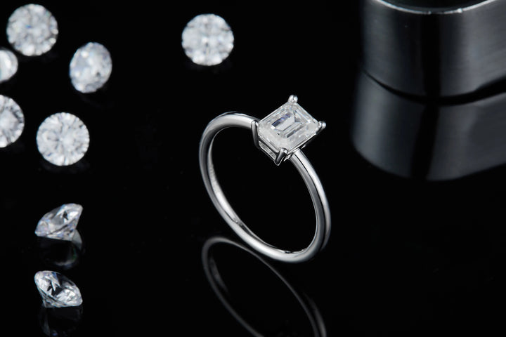 Lumière Solitaire Ring