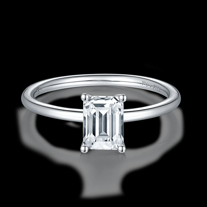 Lumière Solitaire Ring