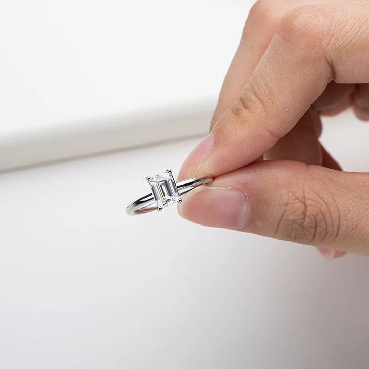 Lumière Solitaire Ring