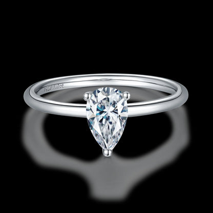 Lumière Solitaire Ring