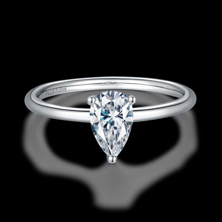 Lumière Solitaire Ring