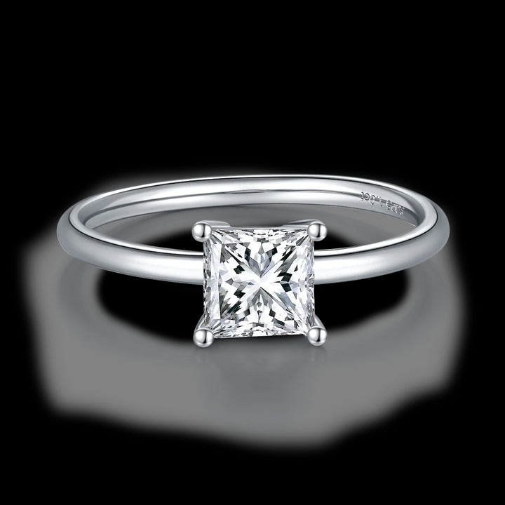 Lumière Solitaire Ring