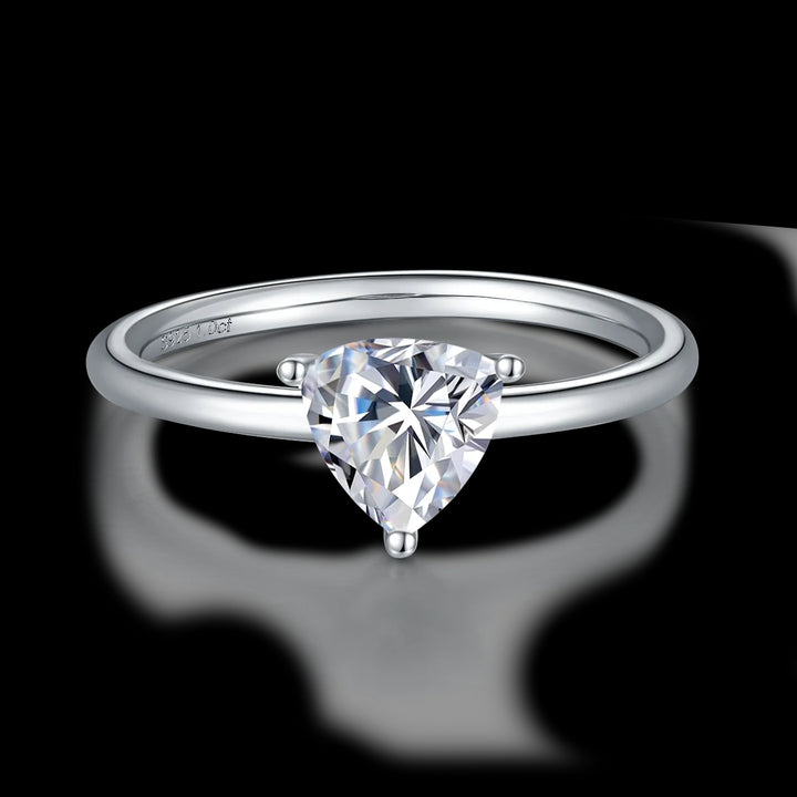 Lumière Solitaire Ring